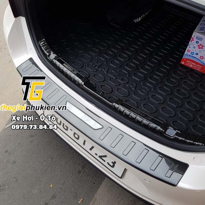 COMBO Nẹp bước chân và ốp chống trầy cốp Mazda 3 2020 vân Carbon