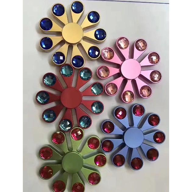 Con Quay Hand Spinner - Fidget Spinner 9 cánh đính đá