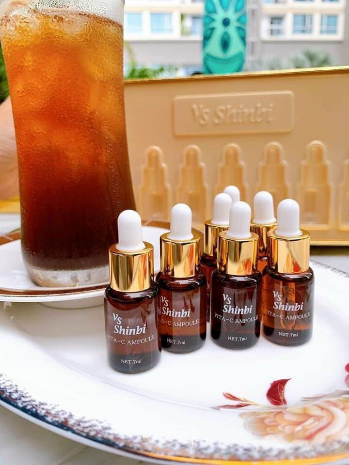 Set 7 lọ VS Shinbi Vita-C Ampoule Serum Hỗ Trợ Điều Trị Nám Tầng Sâu Phục Hồi Da, Xóa Sạm Nám Tàn Nhang Với Tính Chất Thẩm Thấu Nhanh Không Gây Bí Da Không Gây Khô Bong Tróc Da Dưỡng Trắng Hồng Căn Mịn Vùng Da Sau Điều Trị Lọ 7ml