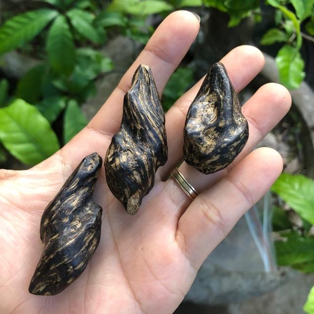 Mặt trầm Huong đeo cổ, móc khoá hút tài Lộc