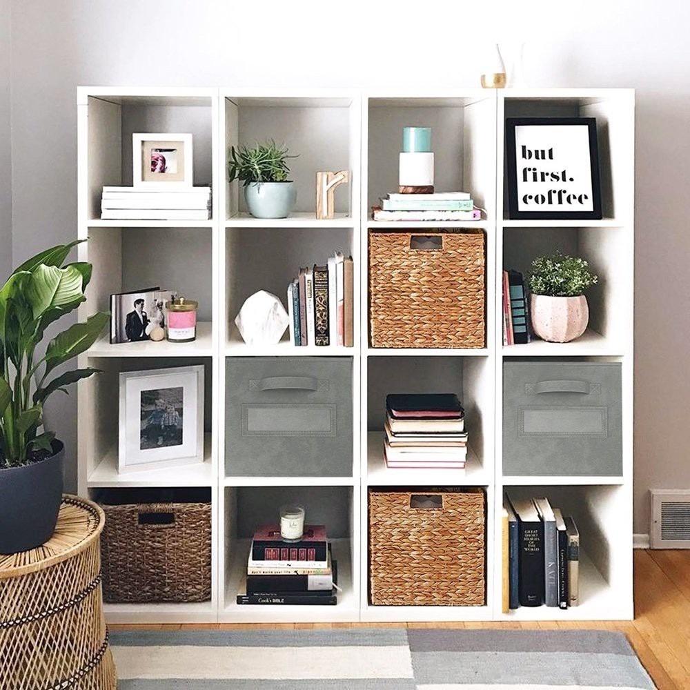 Kệ để đồ 2 tầng tổ ong mẫu mới màu trắng hottrend, làm từ chất gỗ MDF siêu chắc chắn dễ lắp ráp