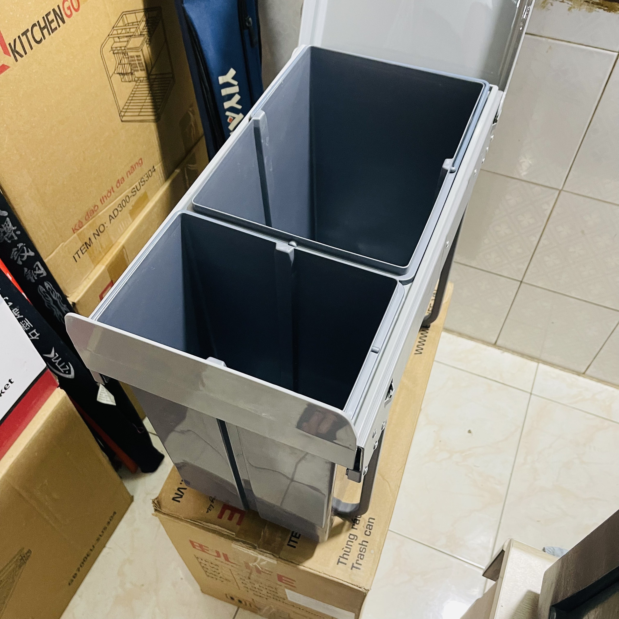 Thùng Rác Tủ Bếp Bếp 2 Ngăn Khoang 20L Ray âm giảm Chấn - Hiệu Eufle - Bảo Hành 10 Năm