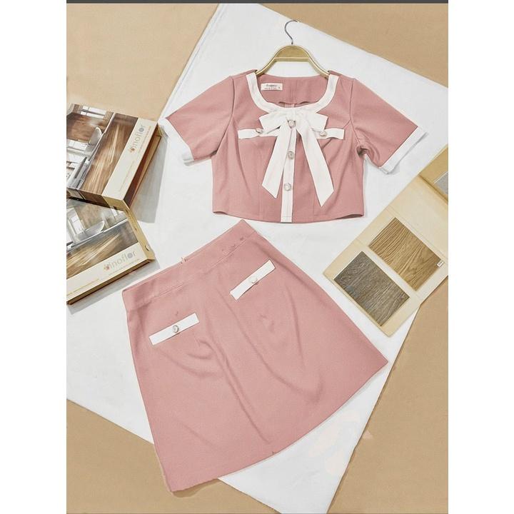 Set chân váy và áo croptop cổ thắt nơ tông màu pastel nữ tính