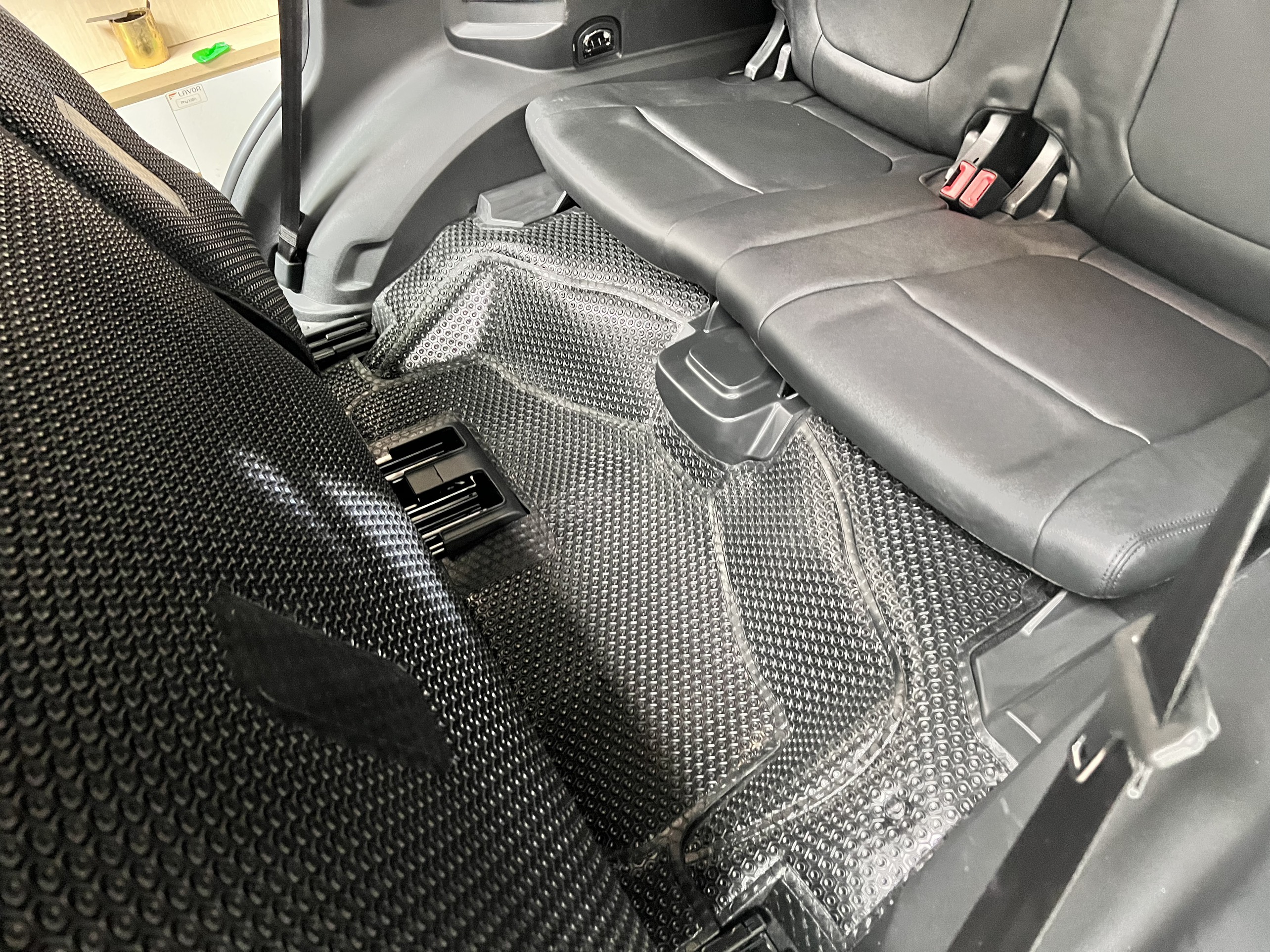 Thảm lót sàn KATA cho xe Ford Everest 2023 - Phiên bản Pro Max viền ép nhiệt kín nỉ