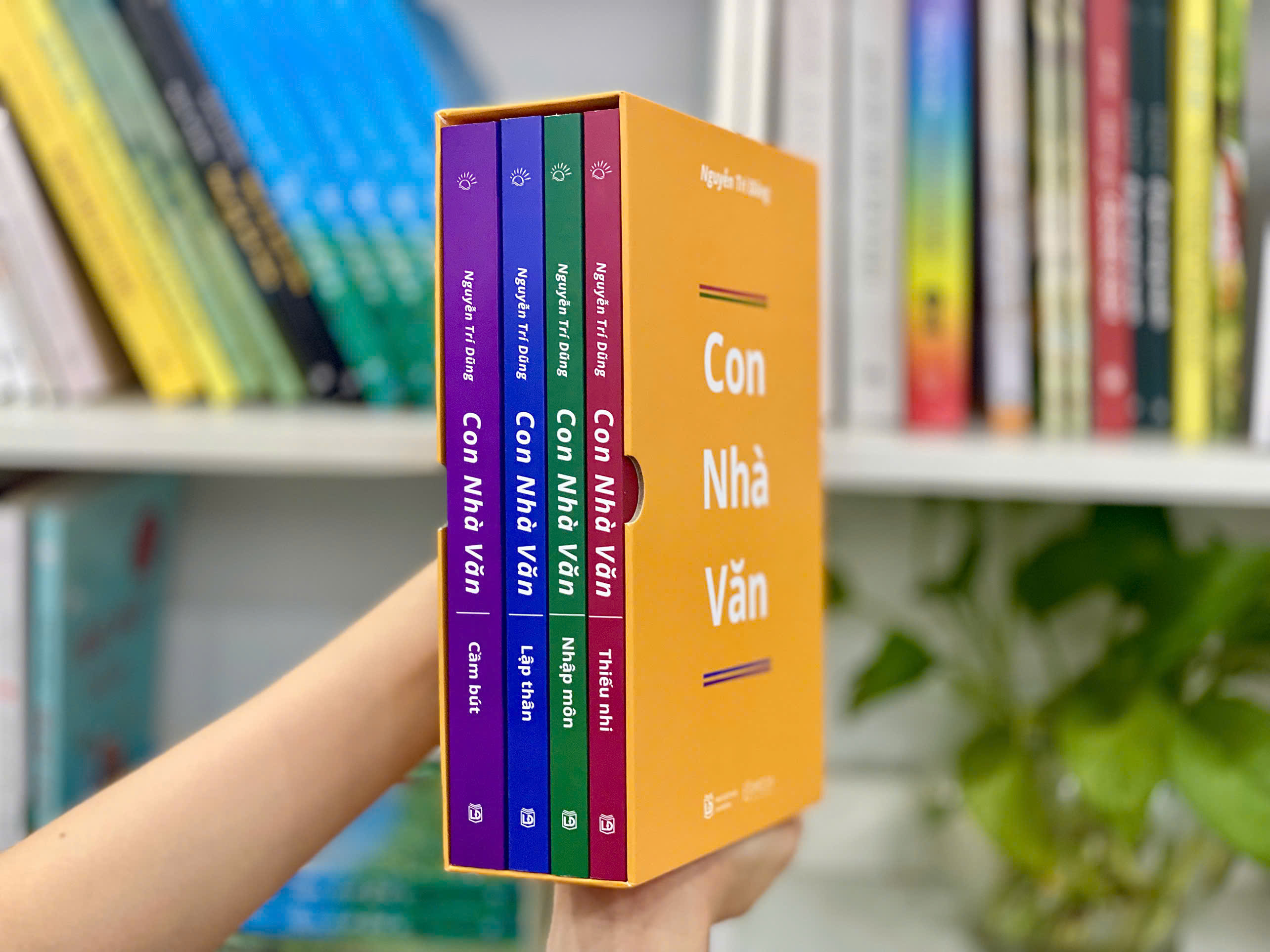 COMBO HỘP 4 CUỐN: Con nhà văn (Thiếu Nhi - Nhập môn - Lập thân - Cầm bút)