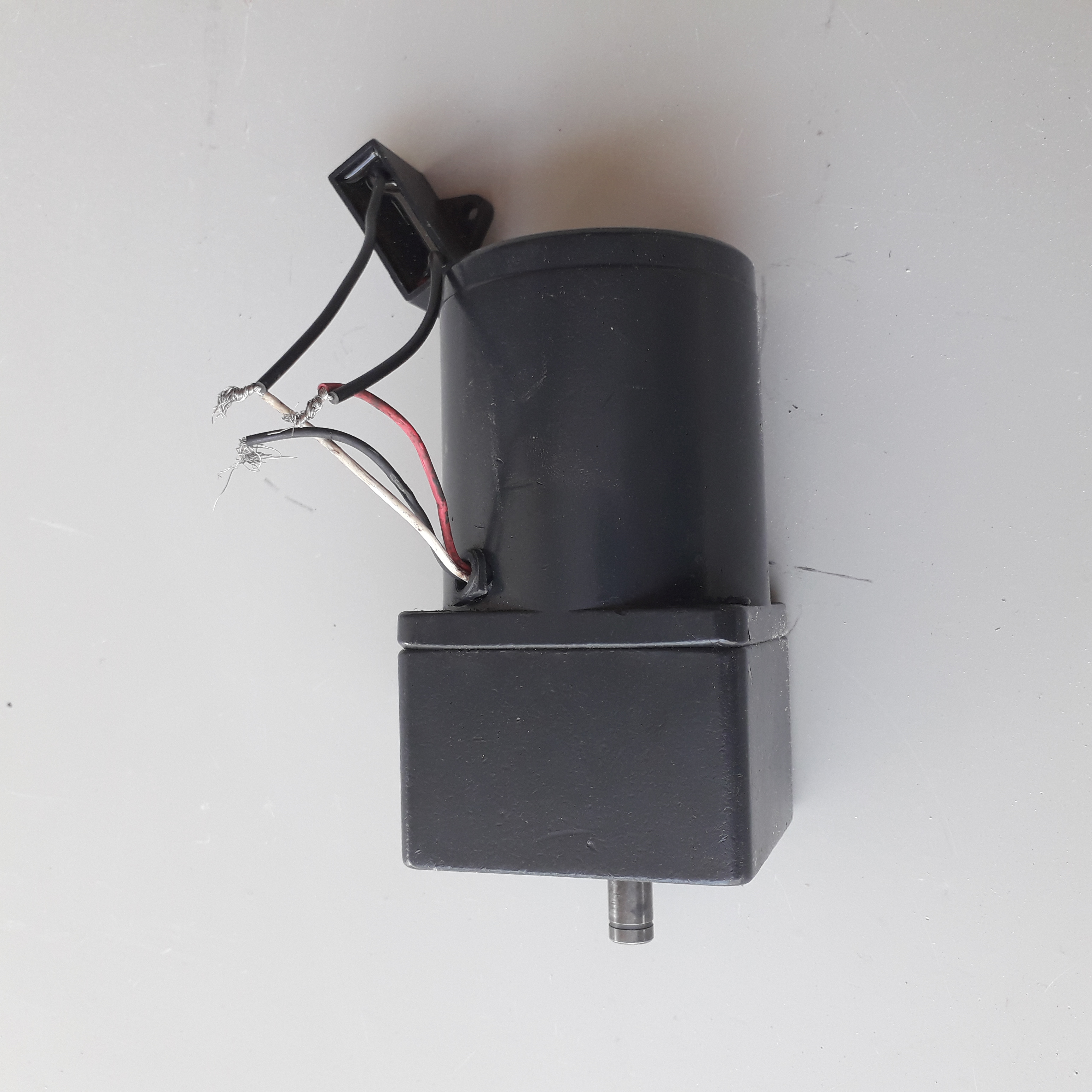 Motor chế máy quay vịt 15w 30 vòng/ phút kèm tụ