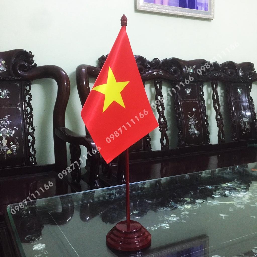 Cờ Để Bàn Đế gỗ Cắm 1 cờ Việt Nam In Kỹ Thuật Số
