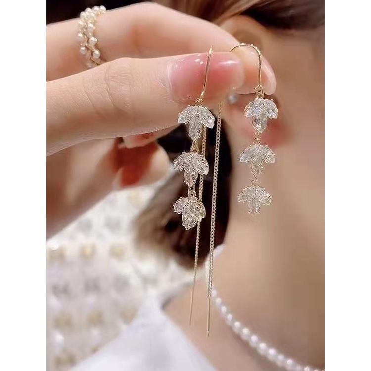 Khuyên tai dài lá phong đính đá đi tiệc G090