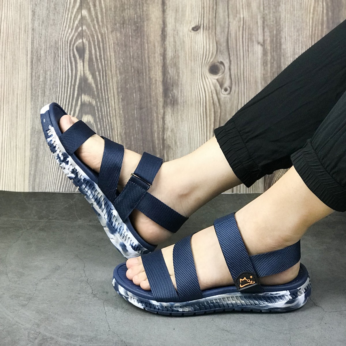 Giày sandal nam siêu nhẹ hiệu MOL thích hợp mang đi học MS2Ch2