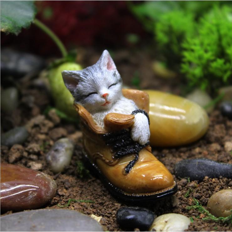 Mô hình mèo con ngủ trong giày dễ thương sống động dùng trang trí thủy sinh, tiểu cảnh, terrarium, DIY