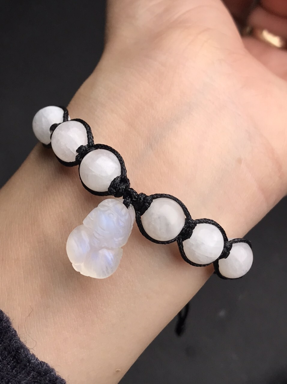 Vòng tay đá mặt trăng mix tỳ hưu