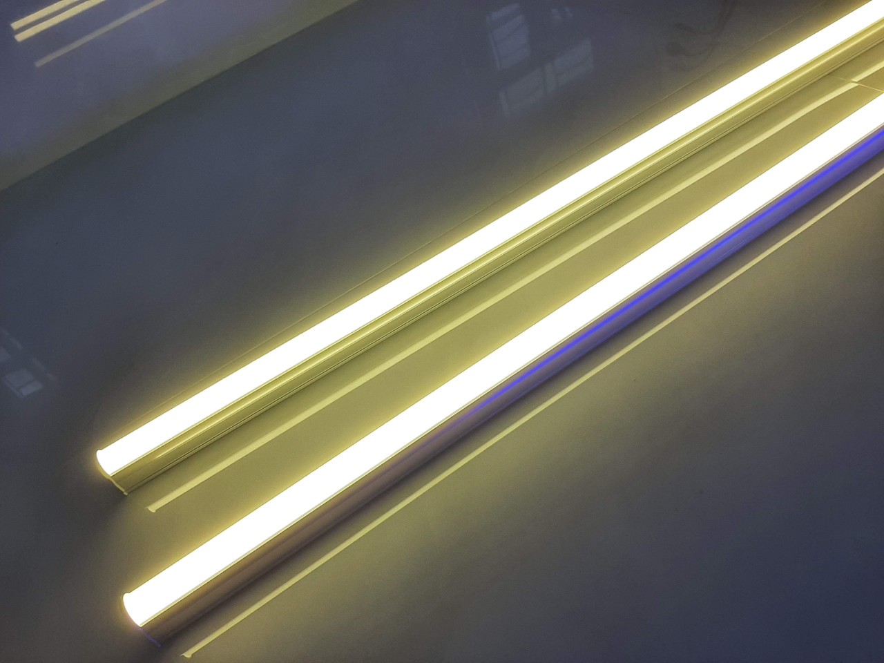 Combo 2 bóng đèn LED tuýp nhựa T5 60cm 120cm liền máng nhôm ánh sáng vàng sử dụng trang trí, hắt trần