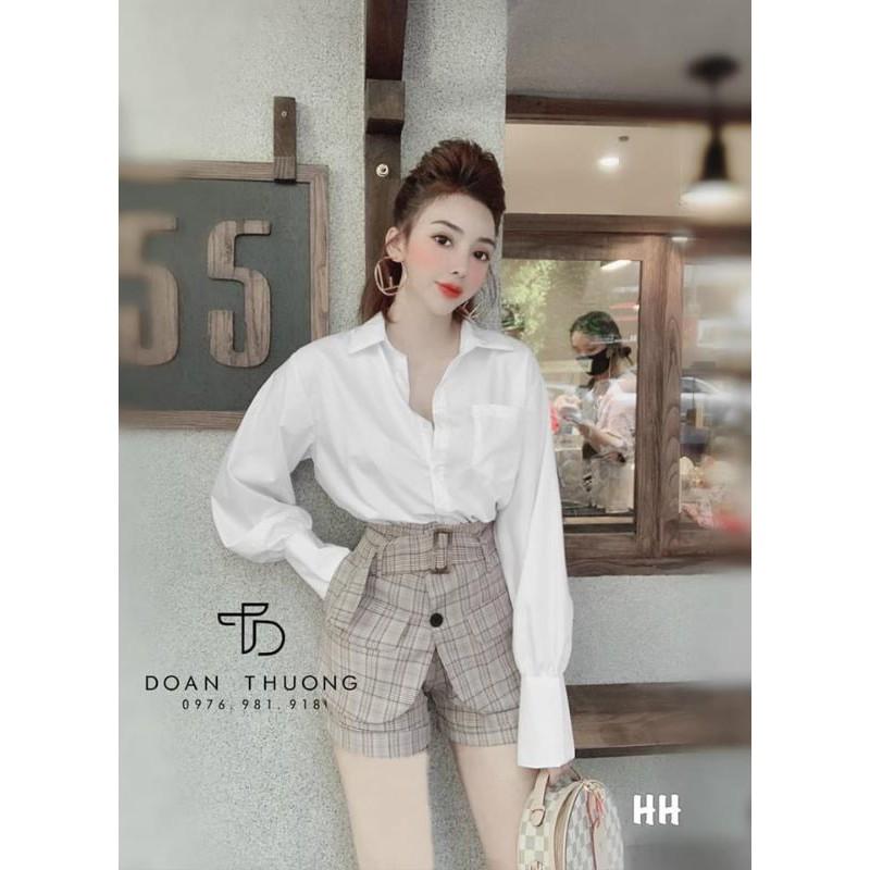 Bộ áo sơ mi trắng và quần soóc kèm đai