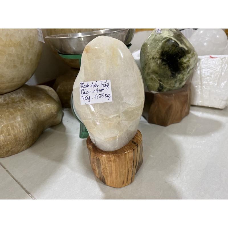 Thạch trắng cao 24 cm nặng 2 kg tặng chân đế gỗ pơ mu