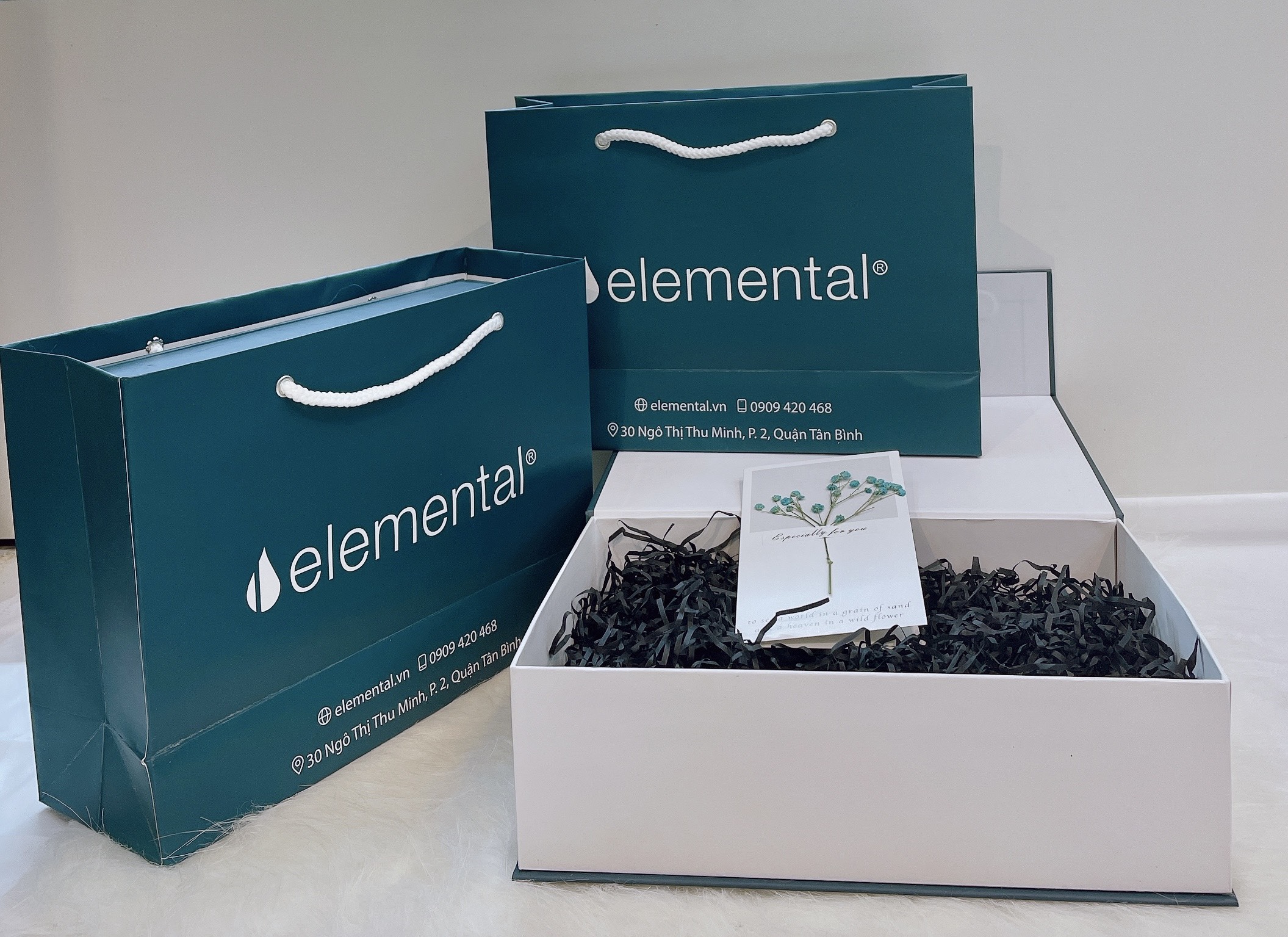 Hộp quà tặng Elemental tặng quà sinh nhật, khách hàng hộp cứng nắp cài nam châm cao cấp