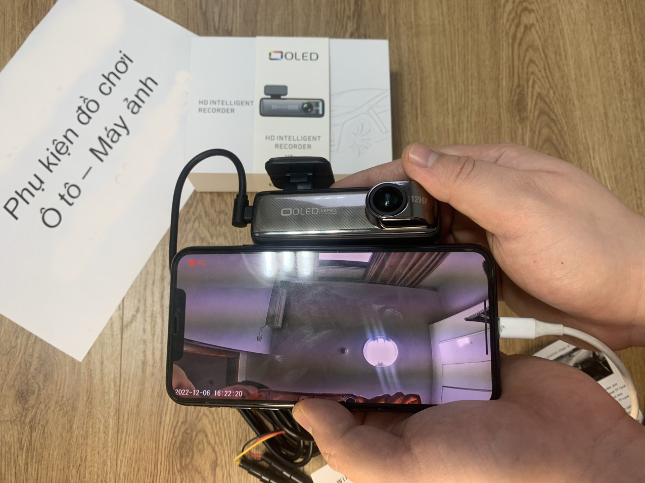 Camera hành trình OLED V8 FullHD 1080p có cảnh báo va chạm lấn làn - Xem Video Trên Điện Thoại Và Màn Hình ANDROID