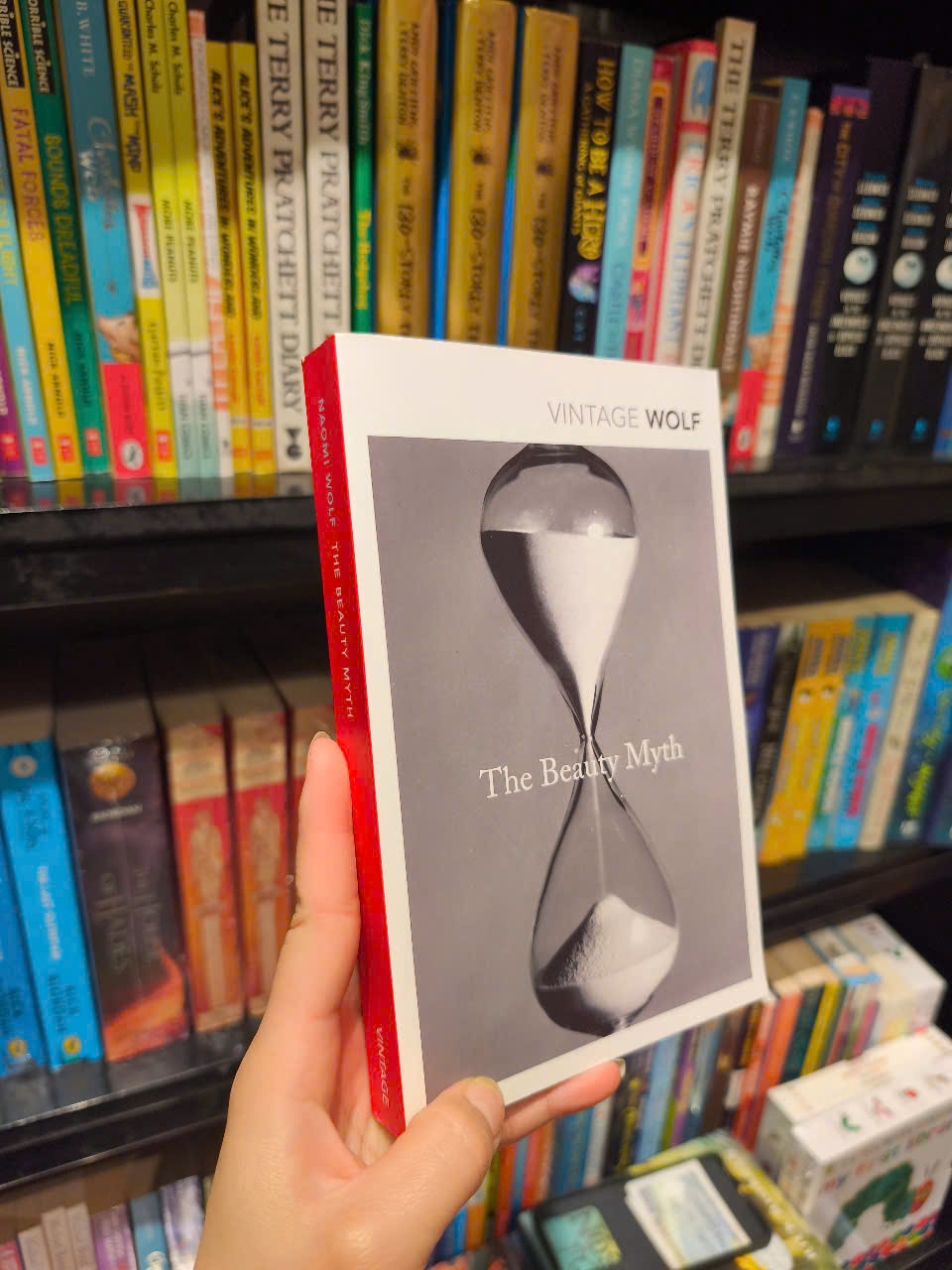 Sách - The Beauty Myth by Naomi Wolf - Sách tiếng anh, bìa mềm