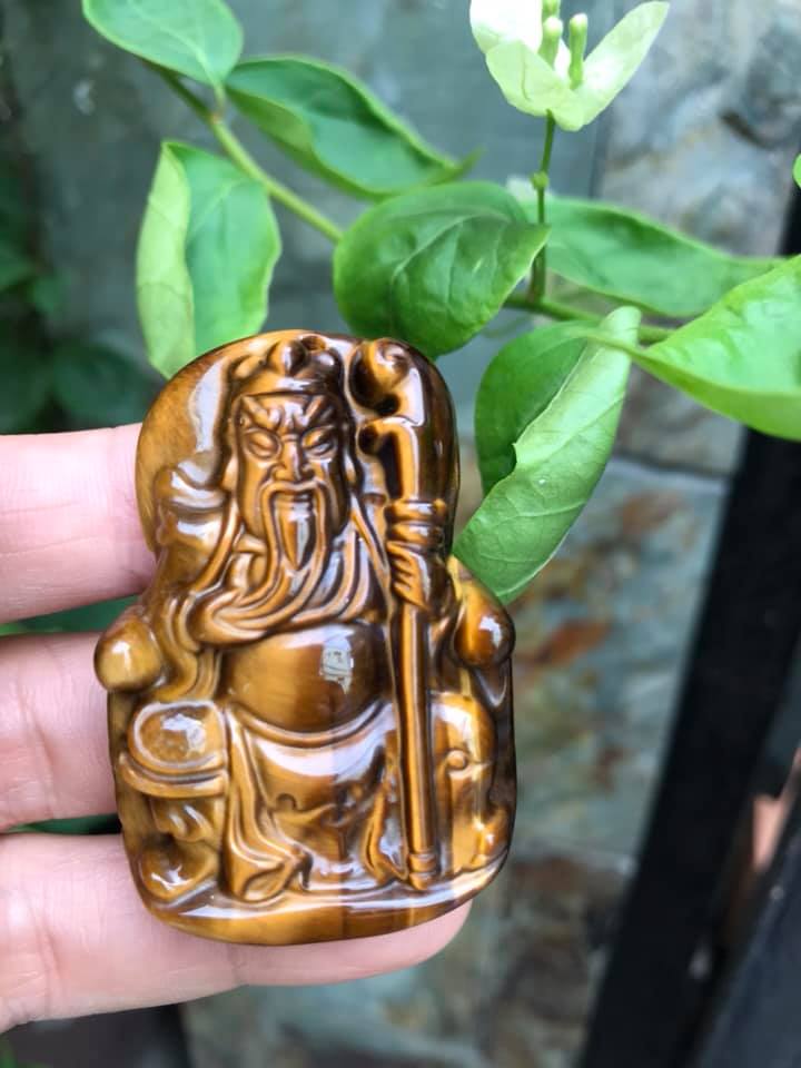 Mặt Dây Chuyền QUAN CÔNG Chất Liệu Đá Mắt Hổ Vàng Nâu Tự Nhiên Size Lớn Cao 52mm x Ngang 31mm x Sâu 11mm Nam mệnh Kim Thổ Thủy