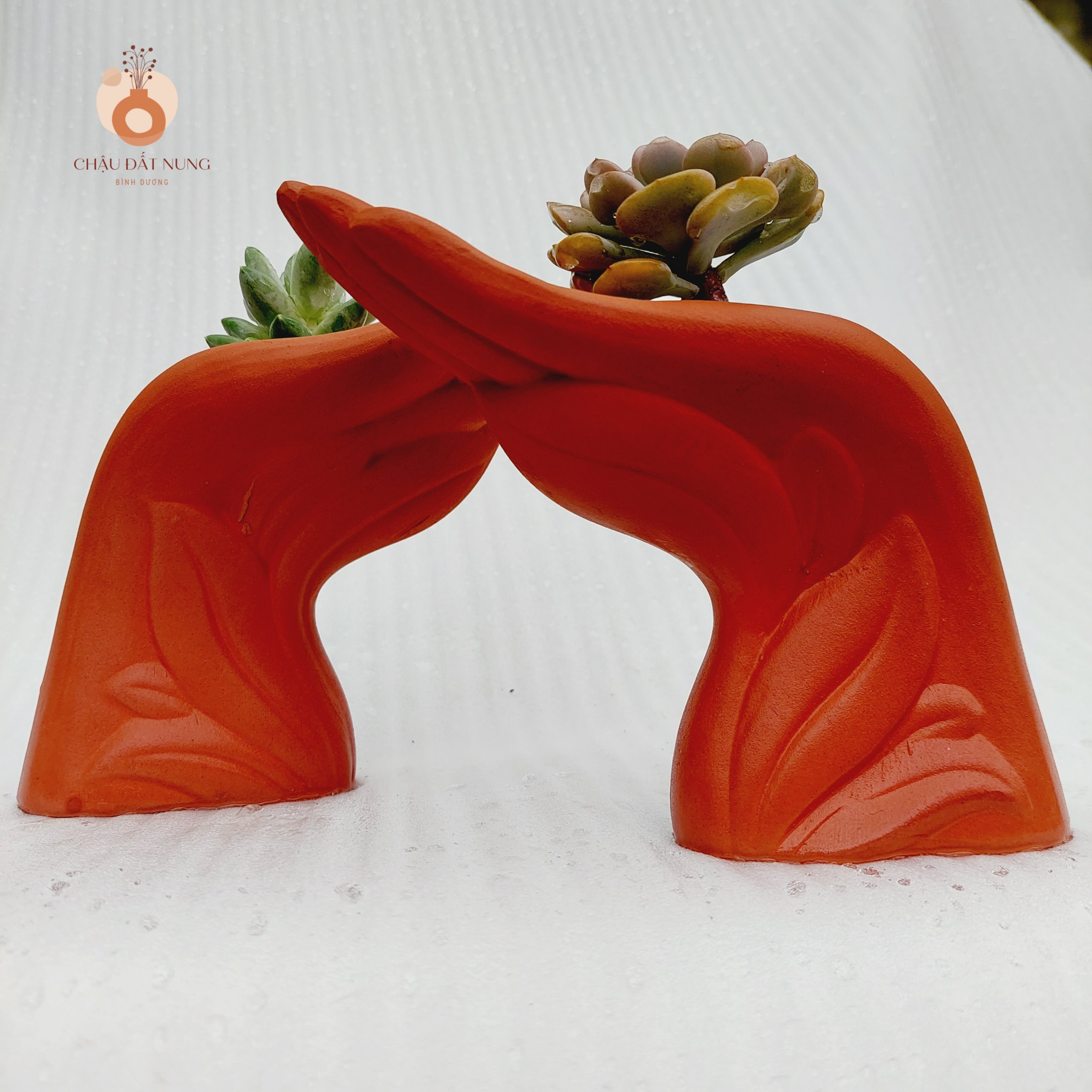 Chậu đất nung Bình Dương - Bàn tay của người tôi yêu, miệng chậu 6cm, chiều cao 15cm