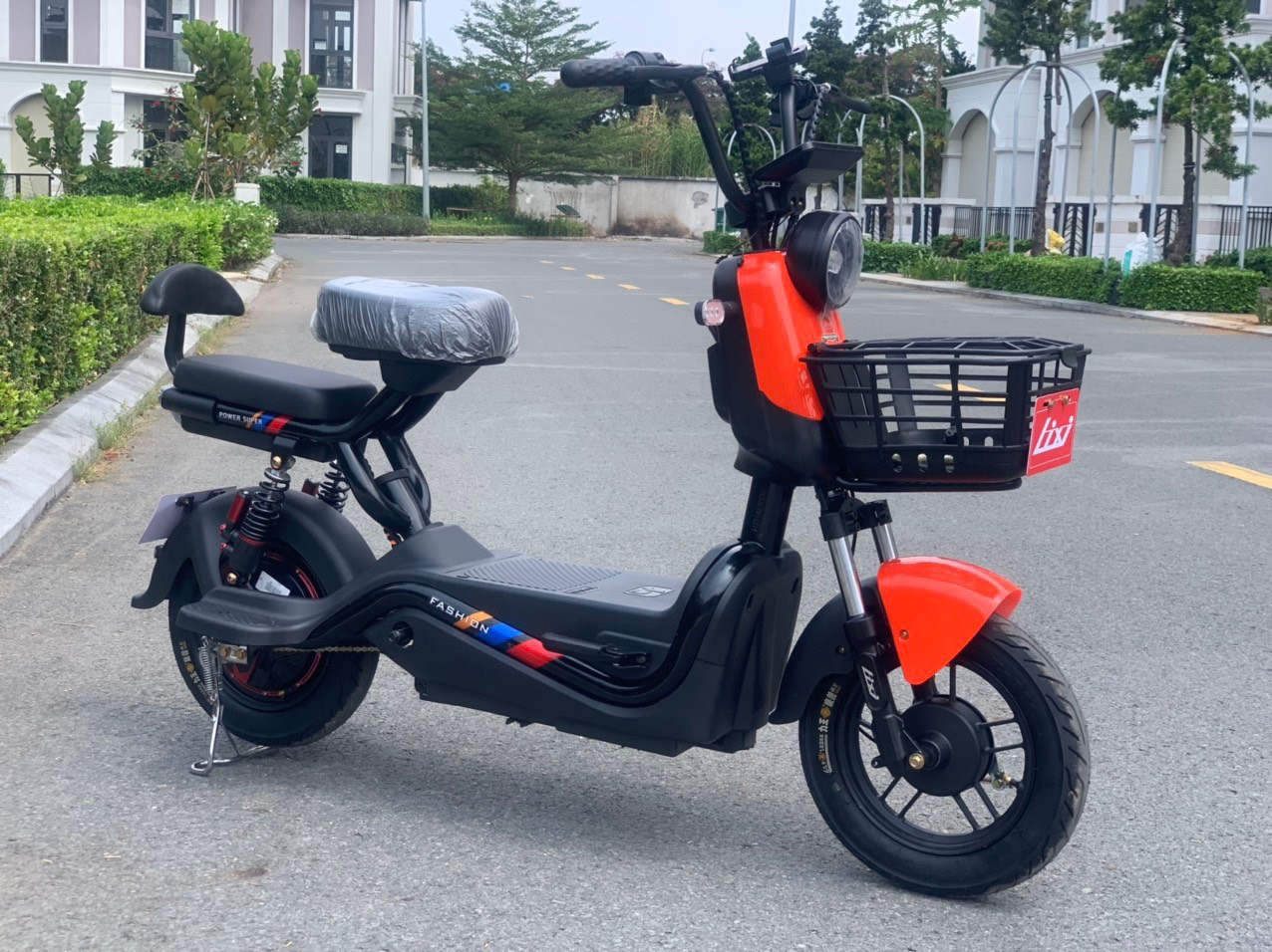 XE ĐẠP ĐIỆN LIXI ULTRA