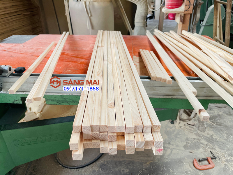 [MS131] Thanh gỗ thông vuông 1,5cm x 1,5cm x dài 120cm + láng mịn 4 mặt