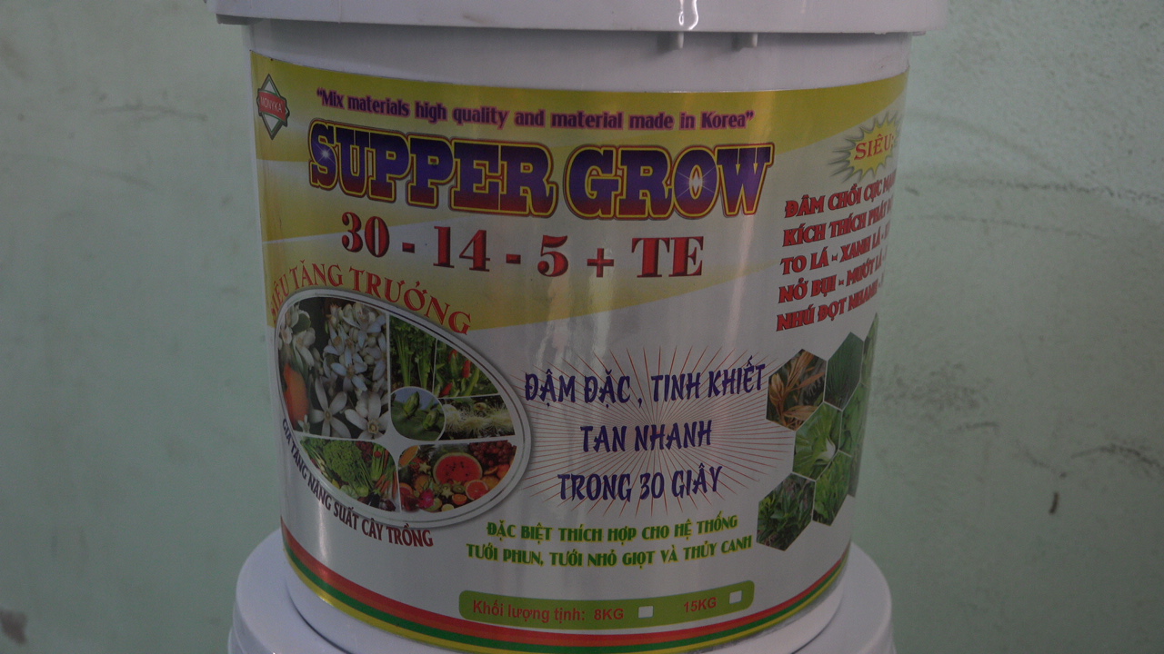 PHÂN BÓN TƯỚI PHUN , TƯỚI NHỎ GIỌT, RẢI GỐC - XÔ 15KG PHÂN BÓN TĂNG TRƯỞNG NPK 30-14-5 TE , LỚN LÁ , TO LÁ, LỚN TRÁI , DÀI THÂN  , MẬP THÂN , MẬP NỤ