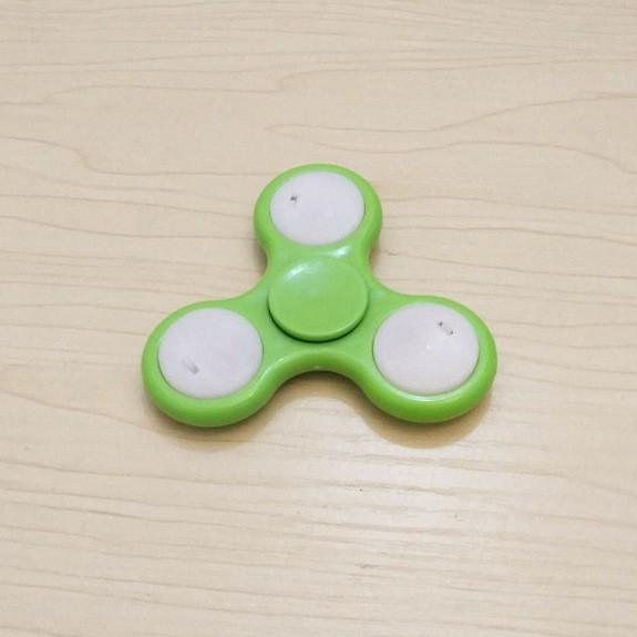 Con quay 3 cánh nhựa Spinner (Nhiều màu