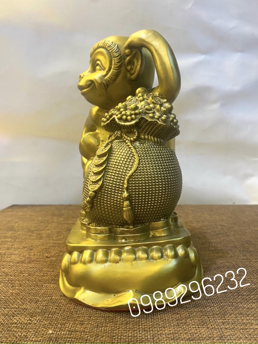 Tượng Khỉ phong thủy ngồi bệ ôm túi tiền bằng đồng vàng cao 22cm