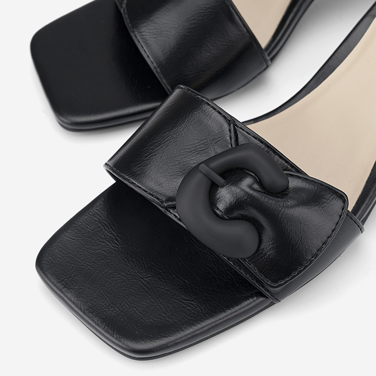 Vascara Guốc Mule Nhấn Khóa Trang Trí - GNN 0223