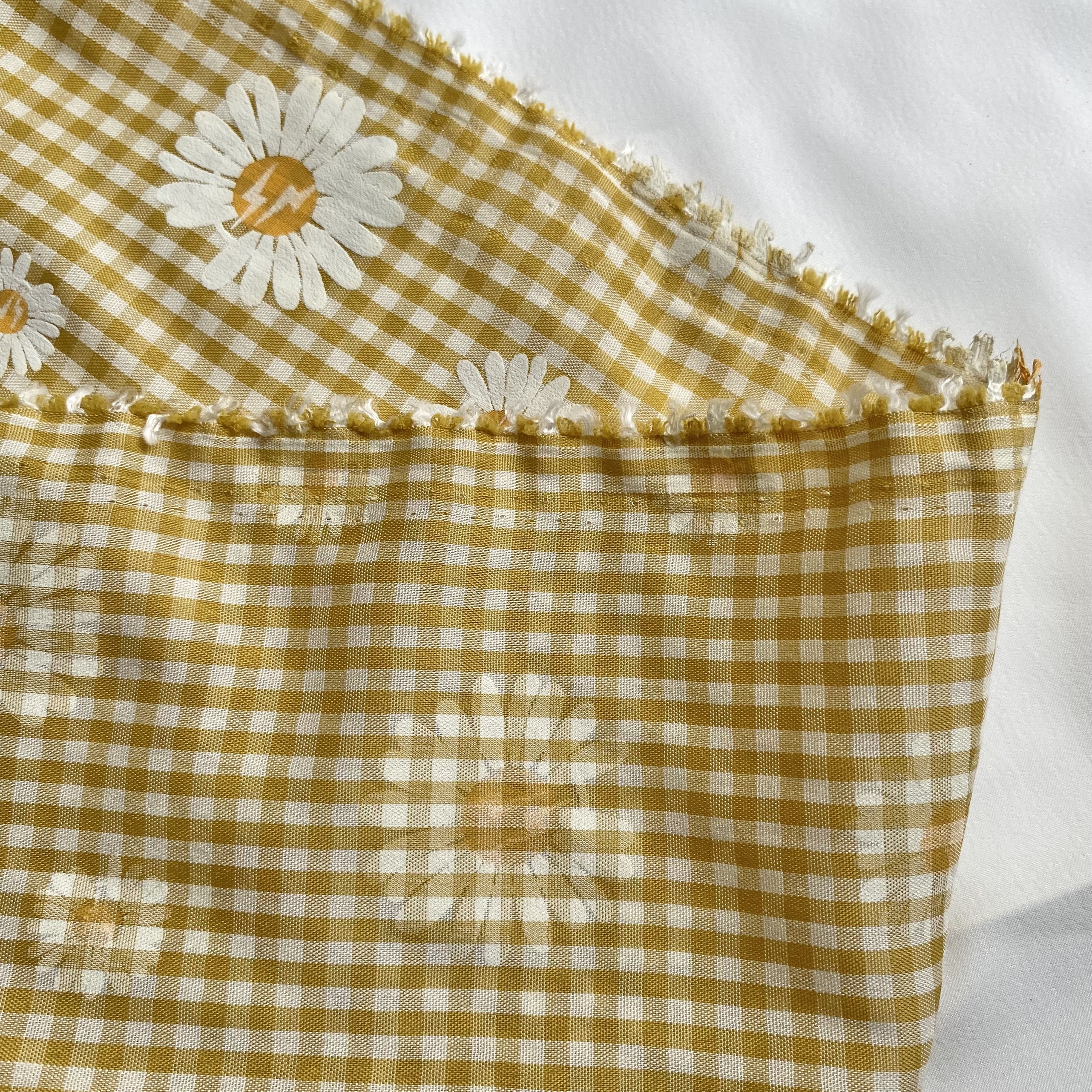 Vải Thô Cotton Pha Vàng Nhỏ Hoa Cúc Sơn Khổ 1m4 - Không Co Giãn - May Đầm, Áo Kiểu, Đồ Bộ, Đồ Trẻ Em