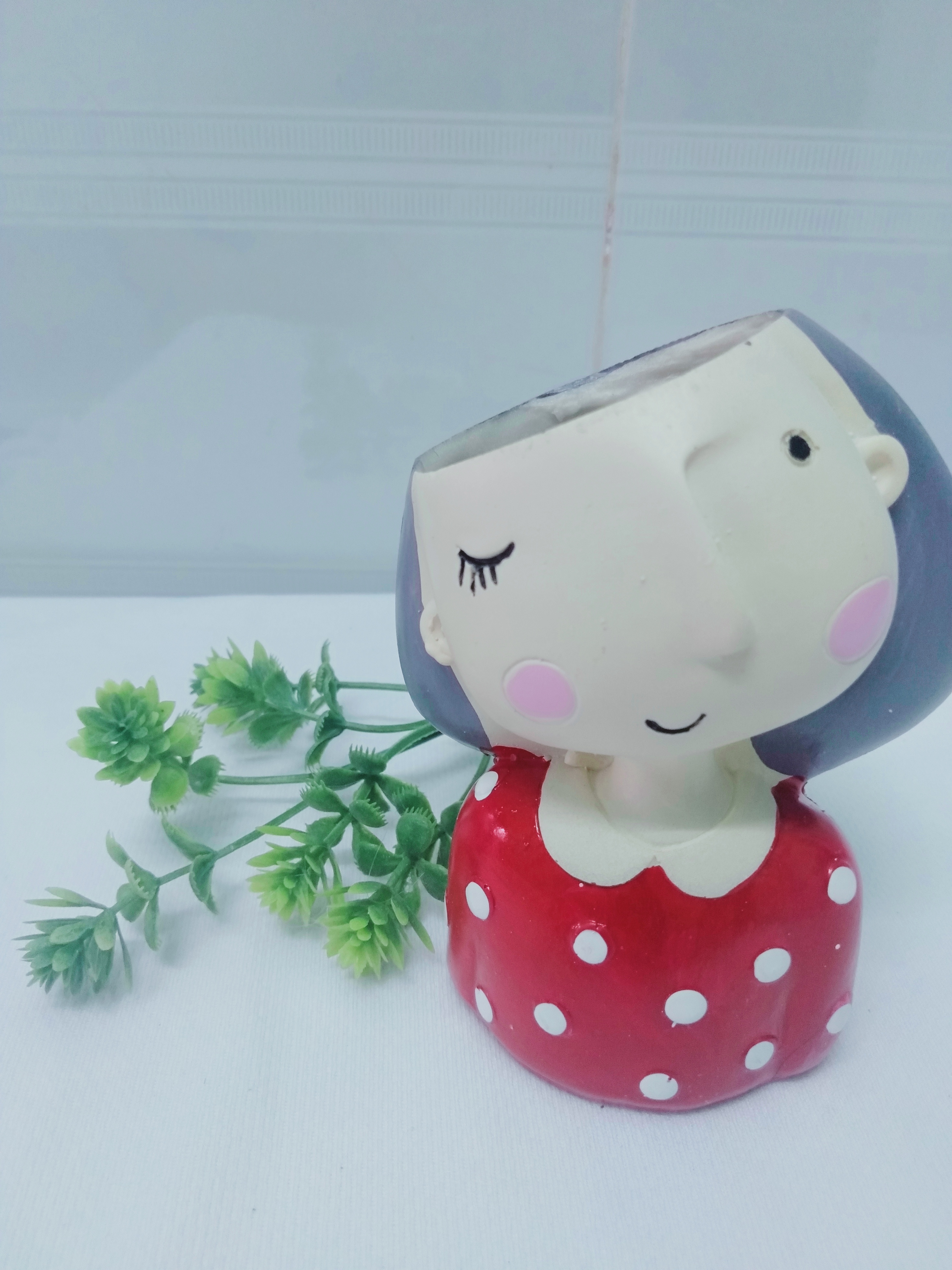 Chậu nhựa trồng cây sen đá xương rồng mini hình người dễ thương nhiều mẫu, chọn ngẫu nhiên, trọng lượng nhẹ , lọt lòng miengj chậu 5.5cm