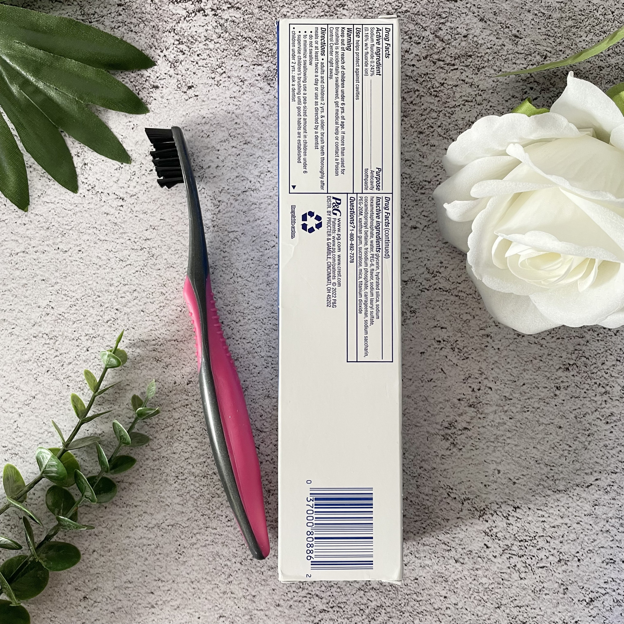 Combo tuýp kem đánh răng Crest 3d White Advanced Triple Whitening + bàn chải Orbal