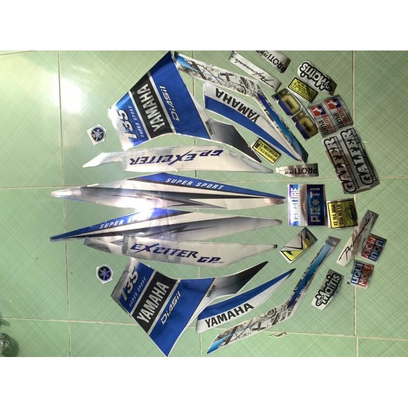 Tem exciter 135 yamaha bạc xanh crom