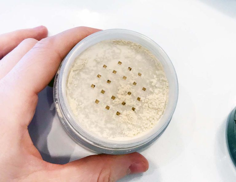 Phấn bột kiềm dầu Laura Mercier Translucent