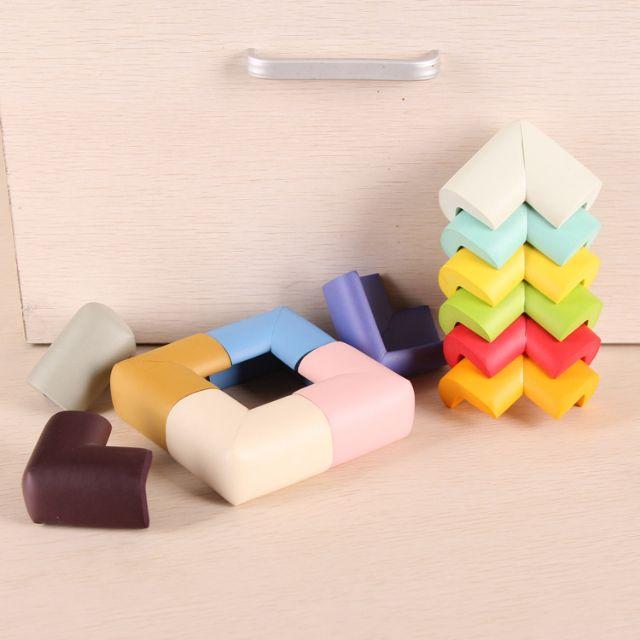 Bộ 4 mút xốp ốp góc bàn chống va đập an toàn cho bé