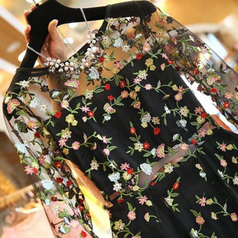 Đầm đi tiệc ren tay lỡ thêu hoa nhí