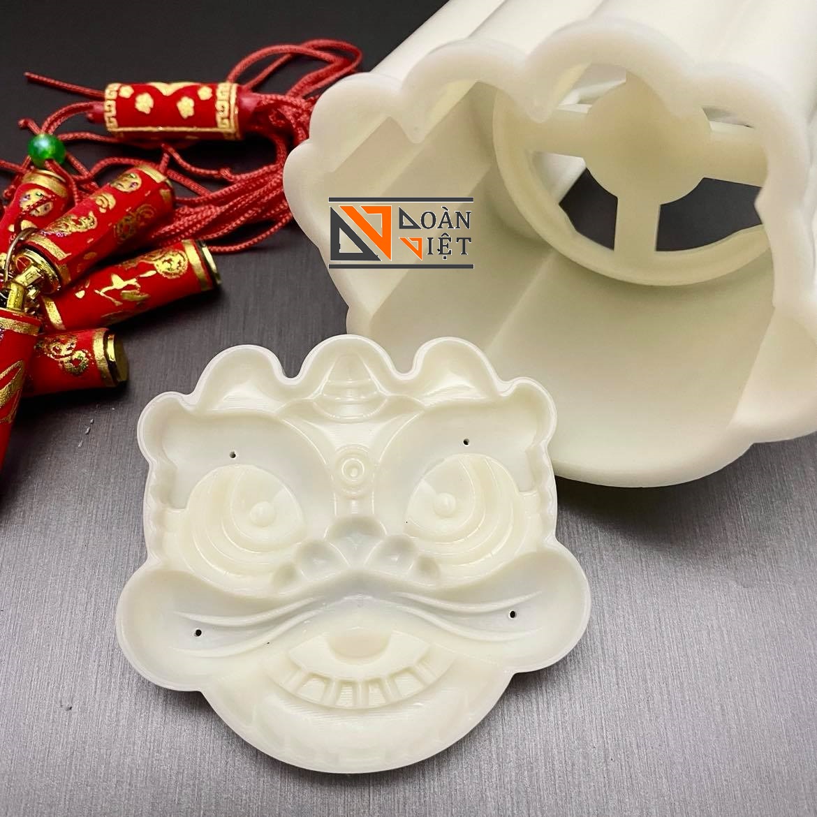 Khuôn Trung Thu 3D SIÊU SẮC NÉT - Hình ĐẦU LÂN 150g - MẪU MỚI. Dụng cụ làm bánh TRUNG THU Khuôn nhấn có lò xo TIỆN LỢI. Dụng cụ làm bánh NƯỚNG, chuyên tạo định hình bánh CHUYÊN NGHIỆP