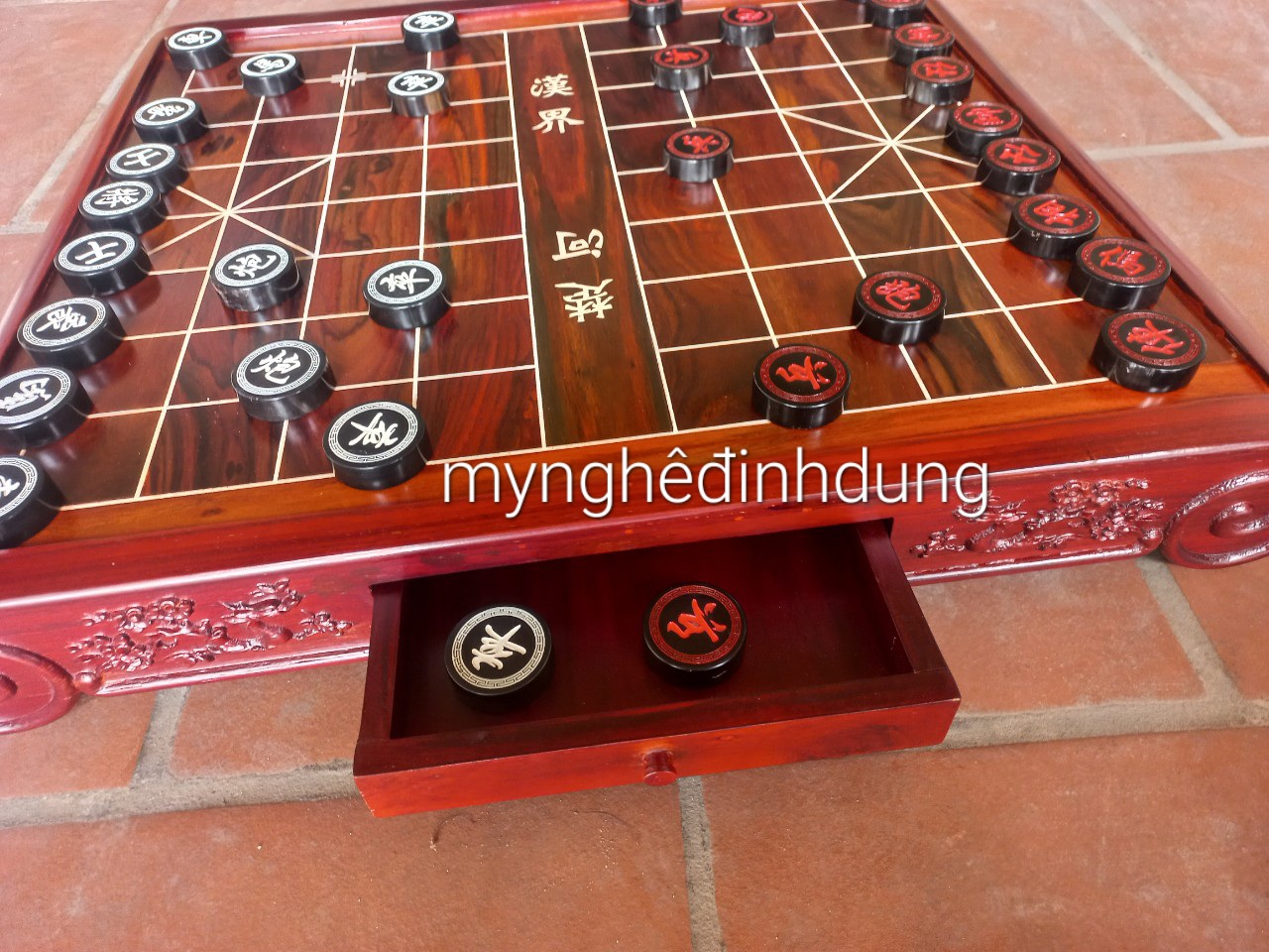 Bàn cờ tướng ngăn kéo bằng gỗ trắc kt 50×56×8cm +quân cờ sừng kt 3.7×1.5cm cao cấp