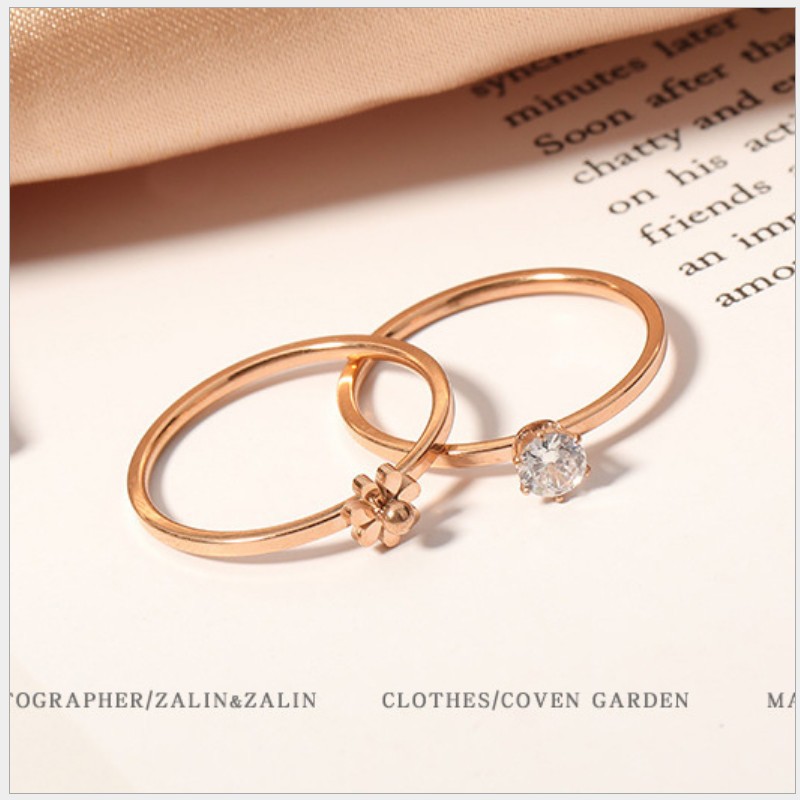 Bộ 2 Chiếc Nhẫn Hoa Cúc Titan Ko Đen TT 3334