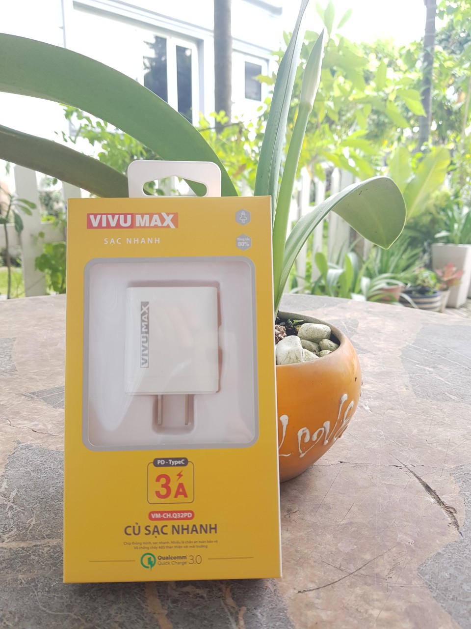 Hình ảnh Adapter Sạc nhanh cao cấp VivuMax Q32PD - Sạc nhanh QC 3.0 tiêu chuẩn Châu Âu, 01 cổng sạc USB và 01 cổng sạc Power Delivery hay còn gọi là Type C. Chuẩn sạc nhanh 5V-3A, 18W – Hàng Chính Hãng