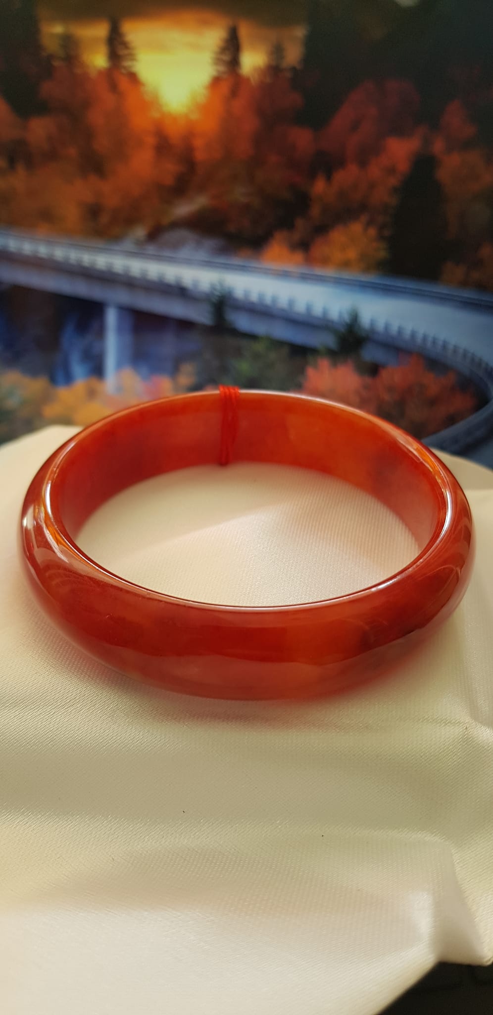 Vòng tay phong thuỷ Đá Cẩm Thạch mới Bản Hẹ Đỏ 58mm x cao 15mm x dầy 7mm Vòng màu đỏ cam tươi bóng đẹp chuẩn hợp nữ mệnh hỏa mệnh thổ Nữ nặng 56kg - 66kg đeo đẹp ạ