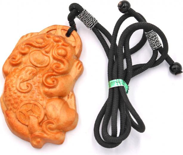 Vòng cổ mặt gỗ hoàng đàn khắc Tỳ Hưu MG122