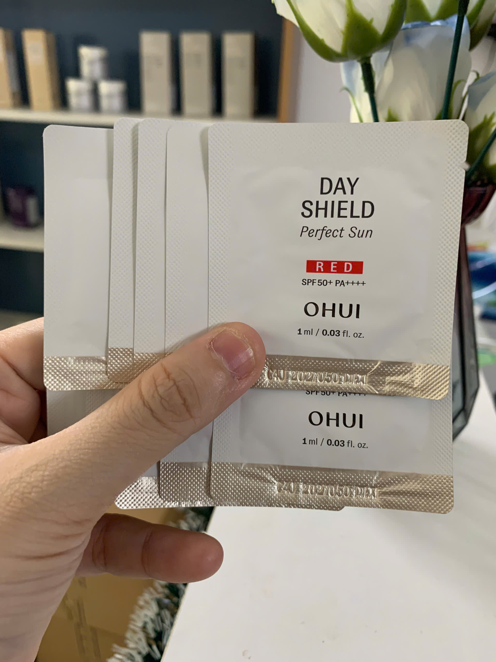 Combo 30 gói Kem chống nắng OHUI Day Shield Perfect Sun Red SPF50+ PA+++ 1ml