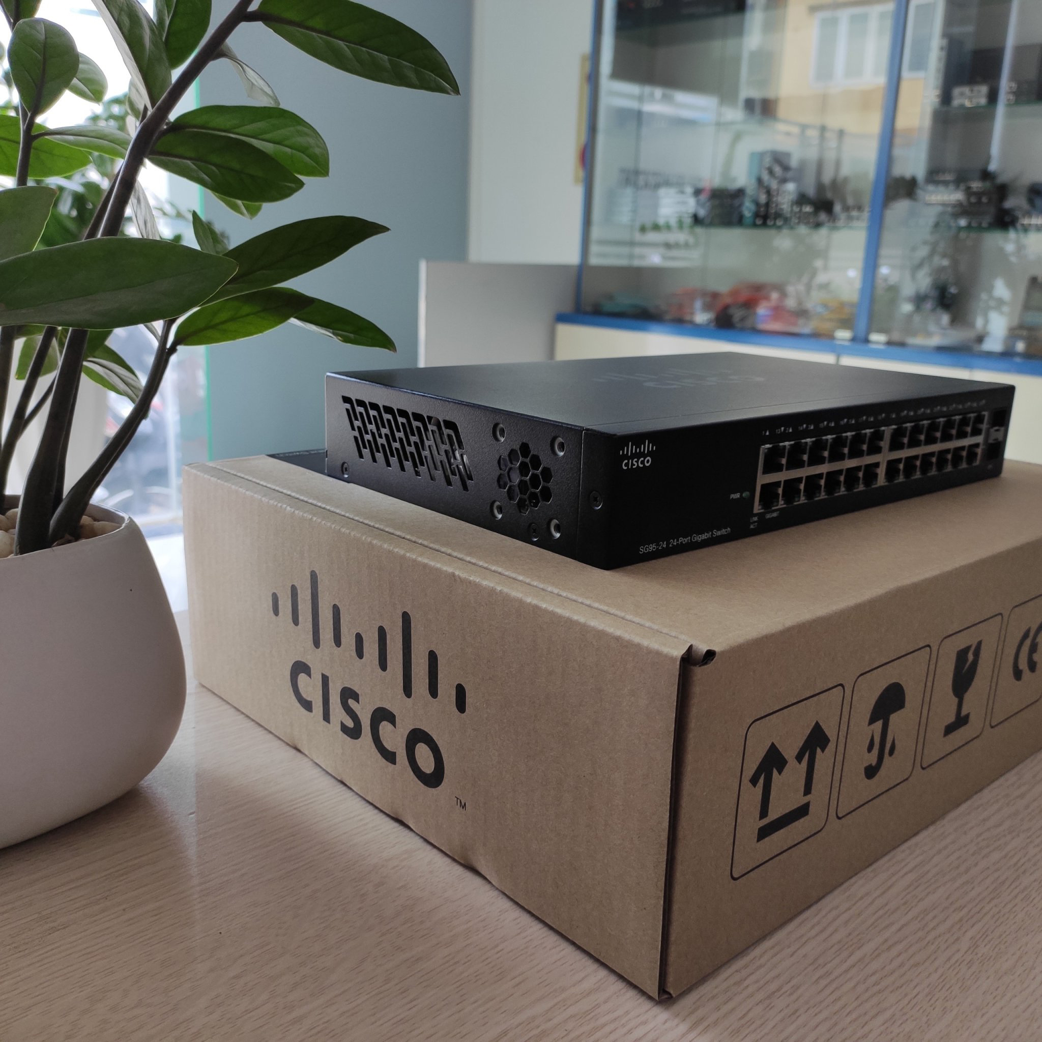 Switch Cisco Sg95-24 Compact 24 Port Gigabit - Hàng Chính Hãng