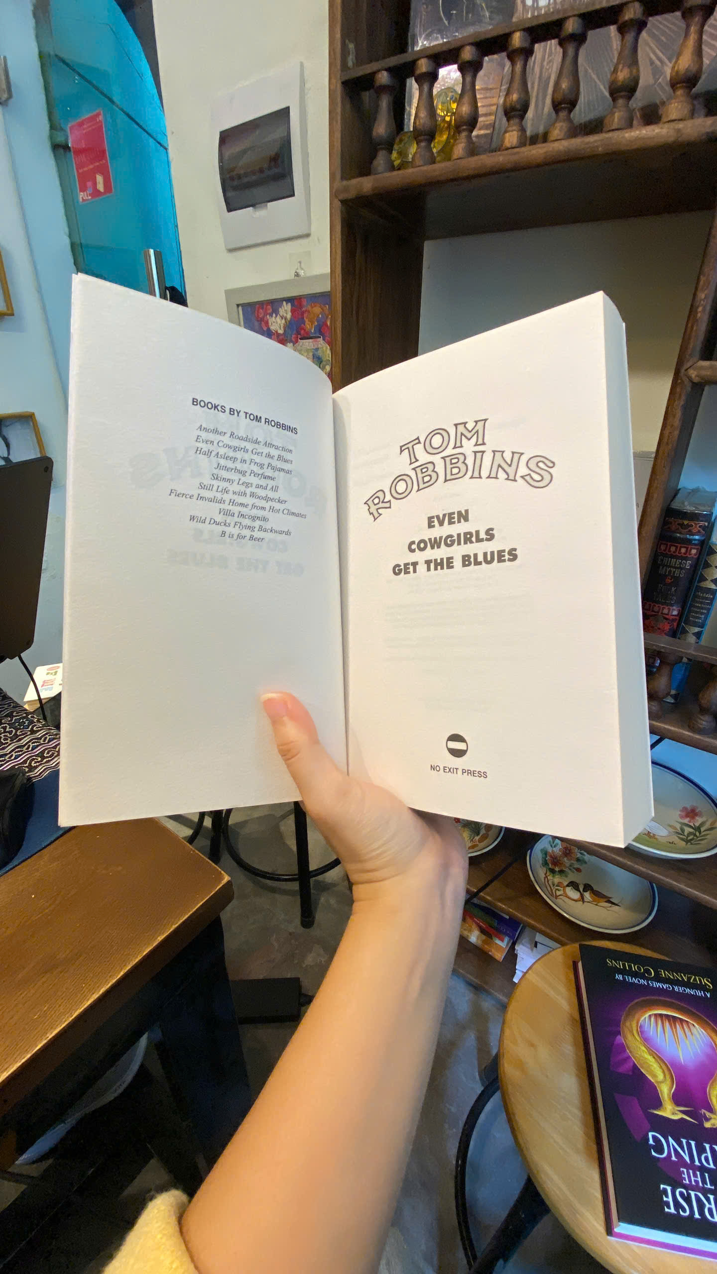 Sách - Even Cowgirls Get the Blues by Tom Robbins | English Fiction - Sách ngoại văn