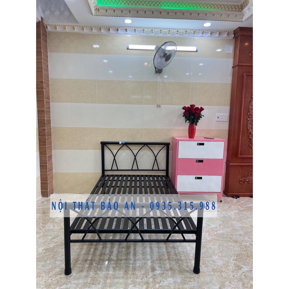 Giường sắt size 1mx2m giá rẻ kiểu đan chéo