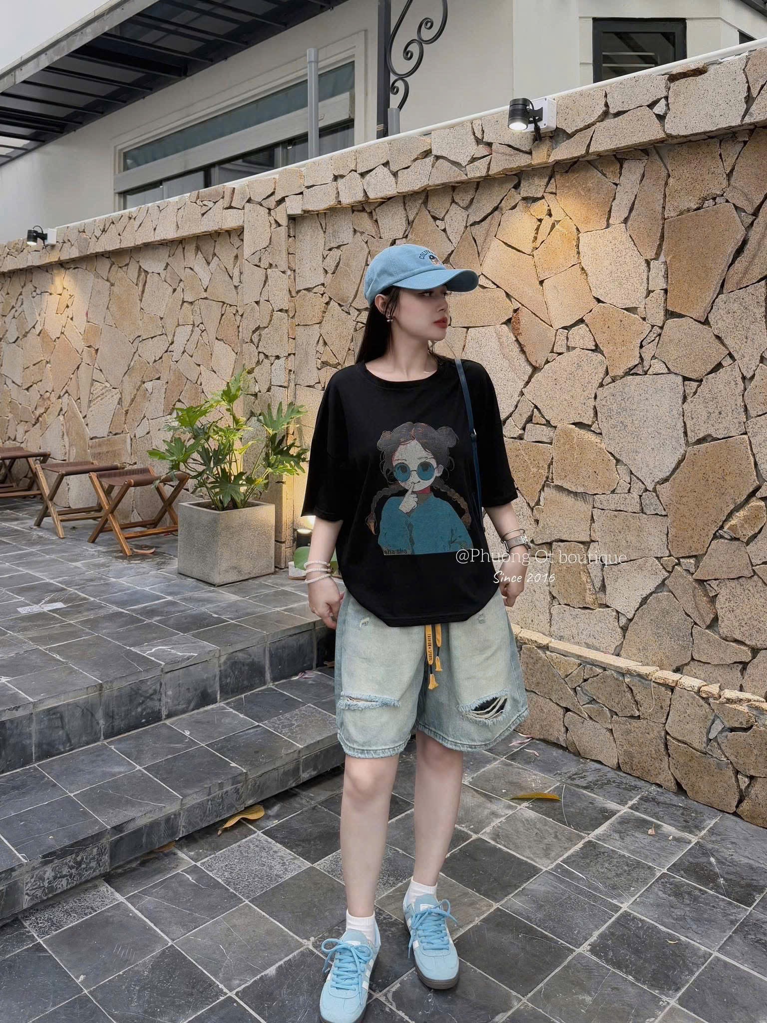 Set áo in cô gái mix quần jean ngố