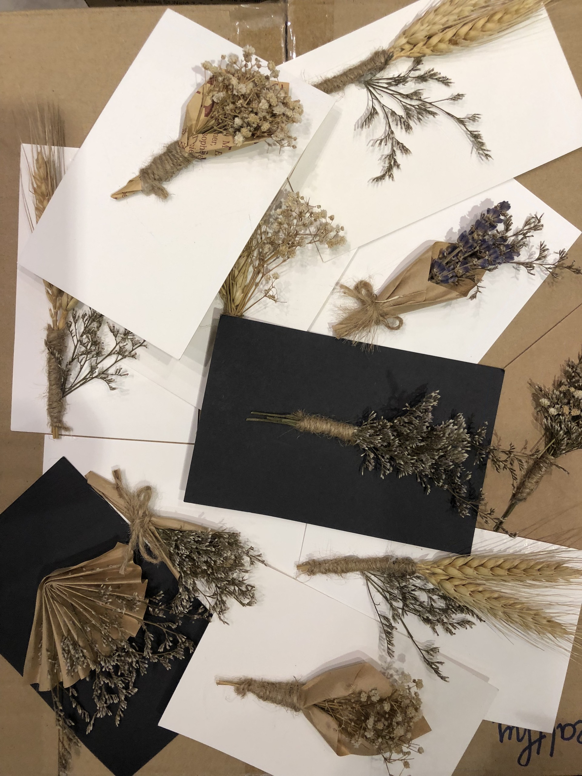 Thiệp hoa khô chúc mừng handmade