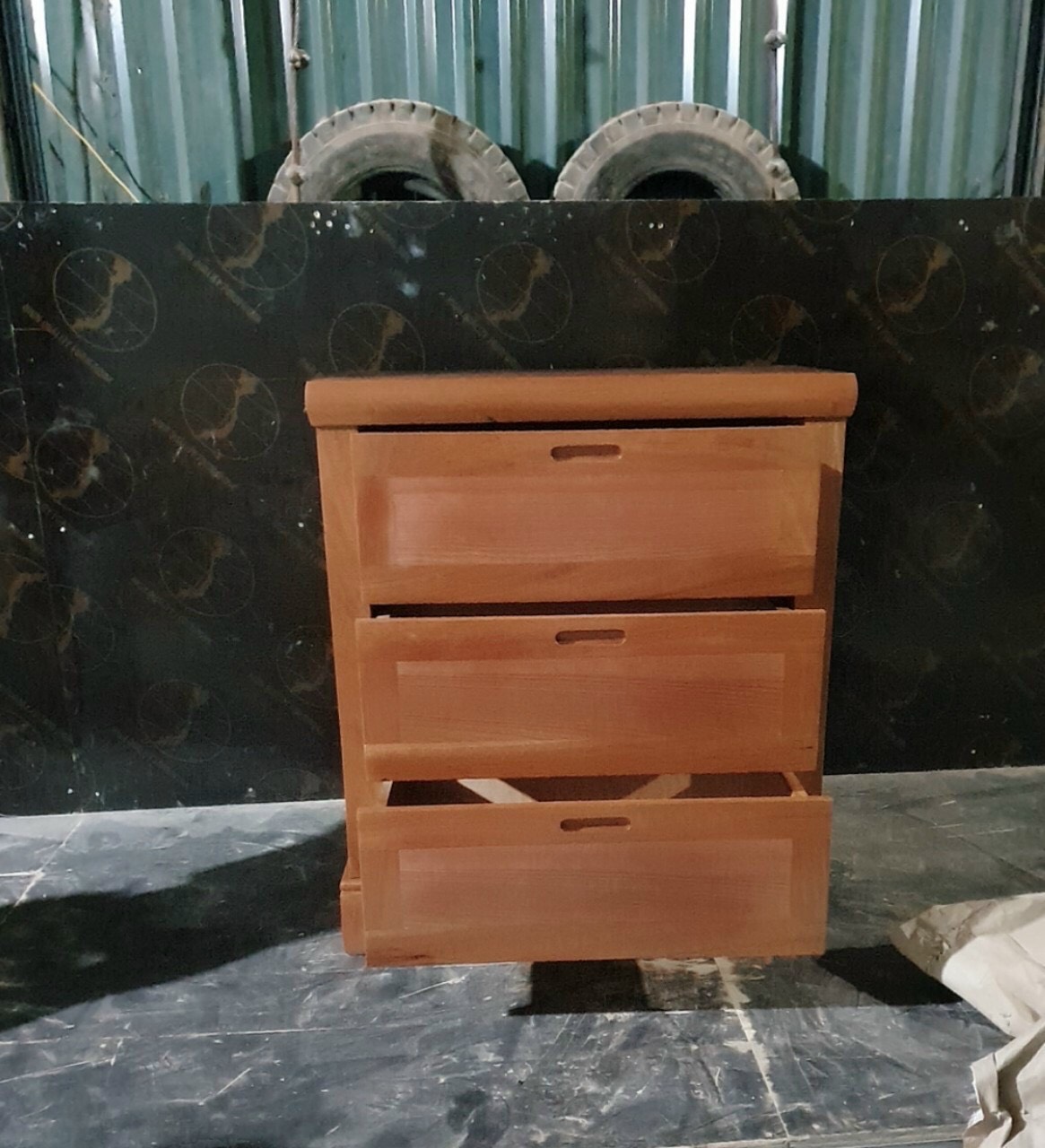 Tủ đầu giường ba ngăn kéo gỗ xoan ddafo