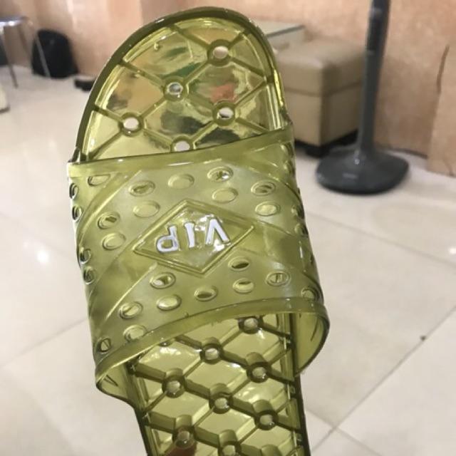 Dép lỗ nhựa Vip đi trong nhà/nhà tắm